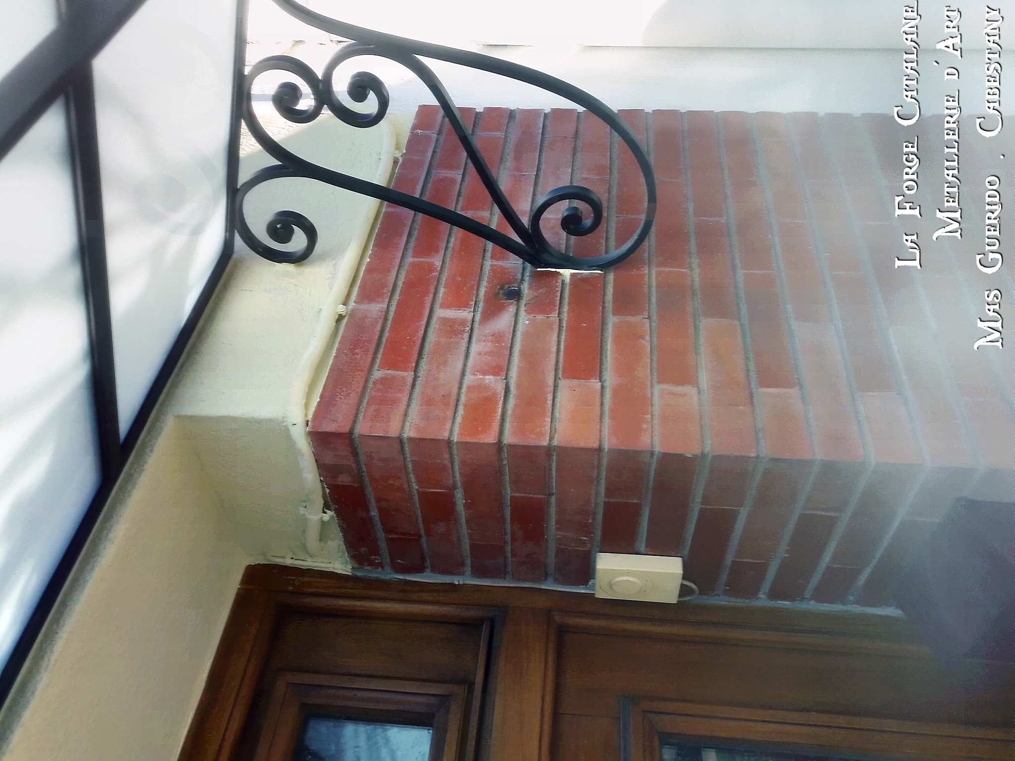 marquise volutes verre opalescent forge catalane.jpg